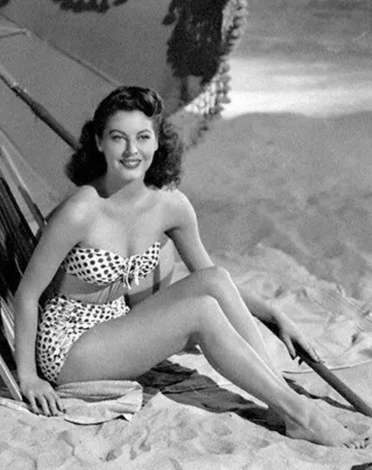 100 years ago, girls wear swimsuit is illegal? wholesale bikinis