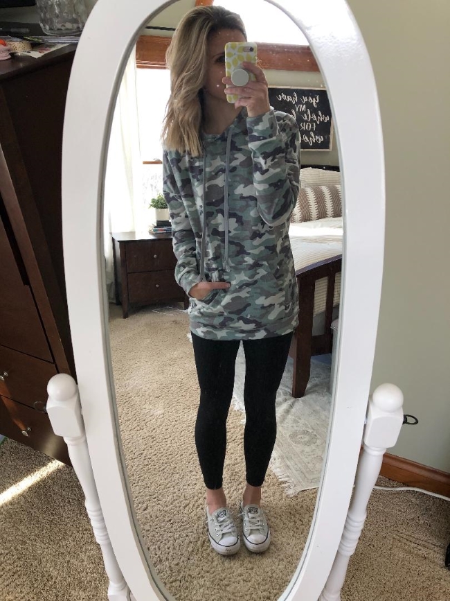 Camouflage sweatshirt with leggings 